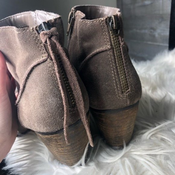 Steve Madden Milaan leather suede beige ankle boot - Picture 4 of 8